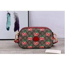 Gucci 574886 Chinese Valentine’s Day small shoulder bag in GG apple print beige/ebony GG Supreme canvas Gucci 574886 Chinese Valentine’s Day small shoulder bag in GG apple print beige/ebony GG Supreme canvas