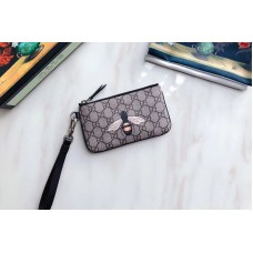Gucci 522866 Bee print GG Supreme pouch