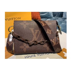 Louis Vuitton M47547 LV toiletry pouch 26 with Chain in Monogram canvas Louis Vuitton M47547 LV toiletry pouch 26 with Chain in Monogram canvas