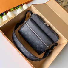 louis vuitton Outdoor Messenger bag m30233 noir in taiga leather louis vuitton Outdoor Messenger bag m30233 noir in taiga leather