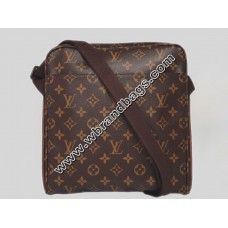 LOUIS VUITTON 2010 MONOGRAM CANVAS MESSENGER TOTE BAG TROTTEUR BEAUBOURG LOUIS VUITTON 2010 MONOGRAM CANVAS MESSENGER TOTE BAG TROTTEUR BEAUBOURG