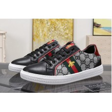 Men’s Gucci Ace GG Supreme Bee sneaker Black/grey GG Supreme canvas with Bee print Men’s Gucci Ace GG Supreme Bee sneaker Black/grey GG Supreme canvas with Bee print