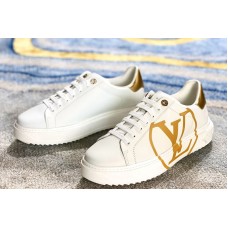 Louis Vuitton 1A8NIH LV Rivoli sneaker in white calf leather with an oversized LV Circle signature Louis Vuitton 1A8NIH LV Rivoli sneaker in white calf leather with an oversized LV Circle signature